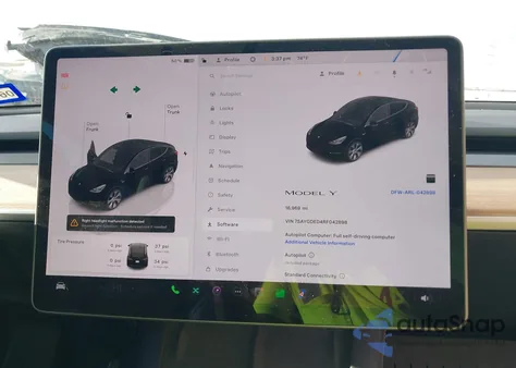 2024 Tesla Model Y Long Range Dual Motor All-Wheel Drive/Rwd z USA, uszkodzony, nr VIN 7SAYGDED4RF042898